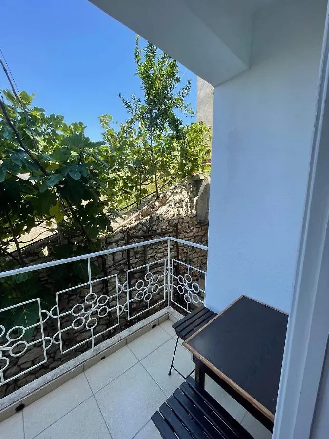 Homestay Stone Build Rooms Qeparo